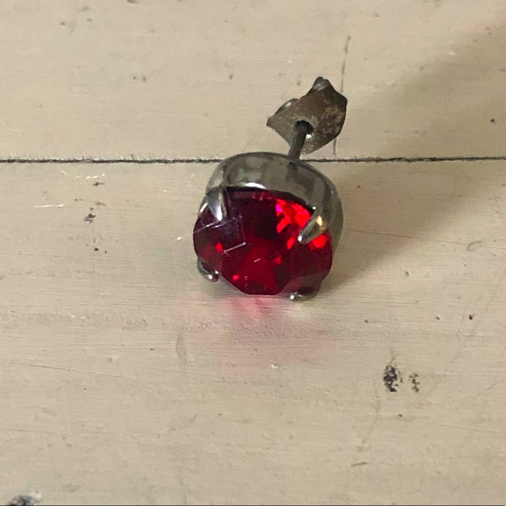 SABIKA RED SINGLE POST EARRING